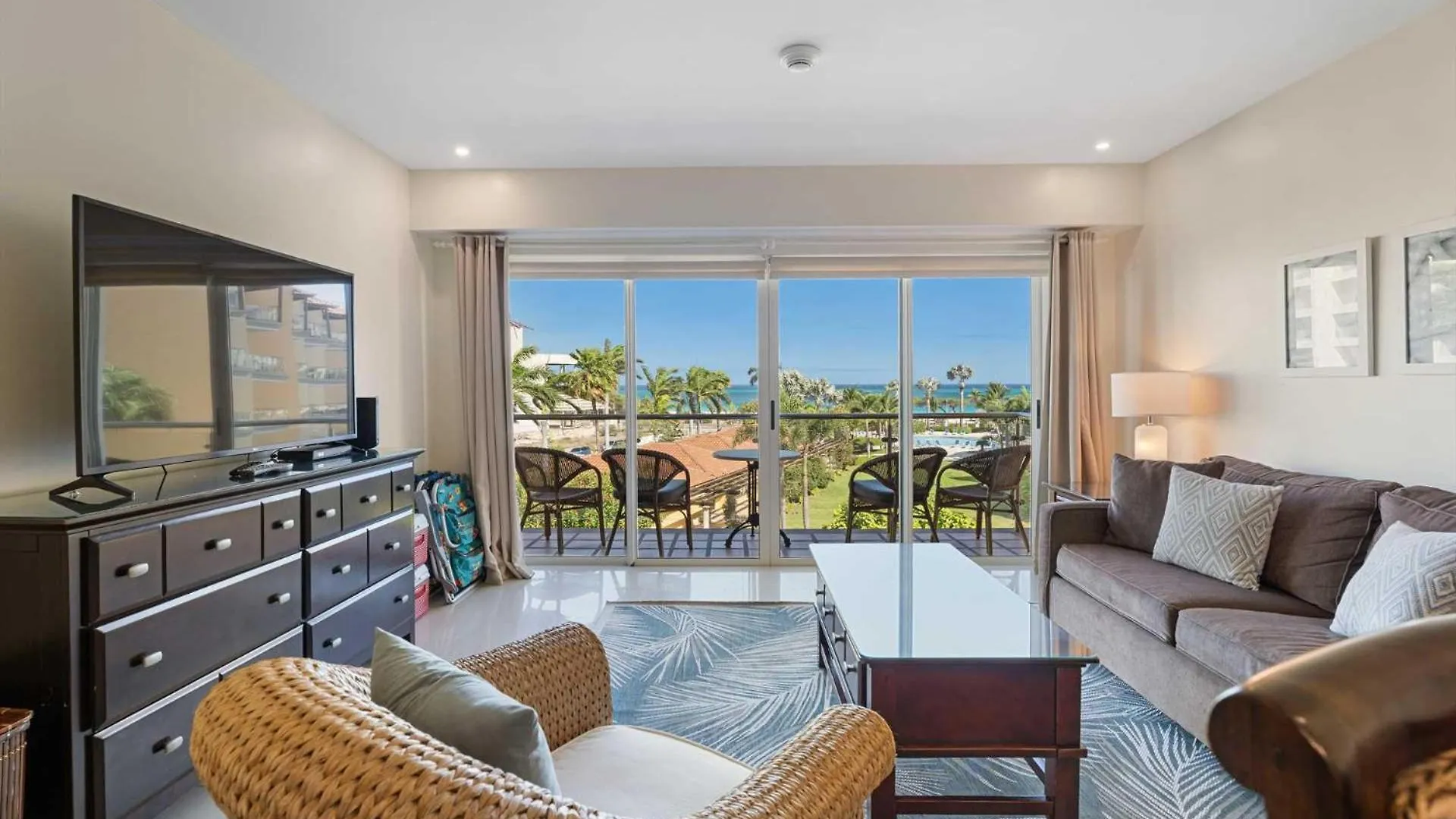 Beachfront - Emerald View 1Br Condo - P314 Palm Beach