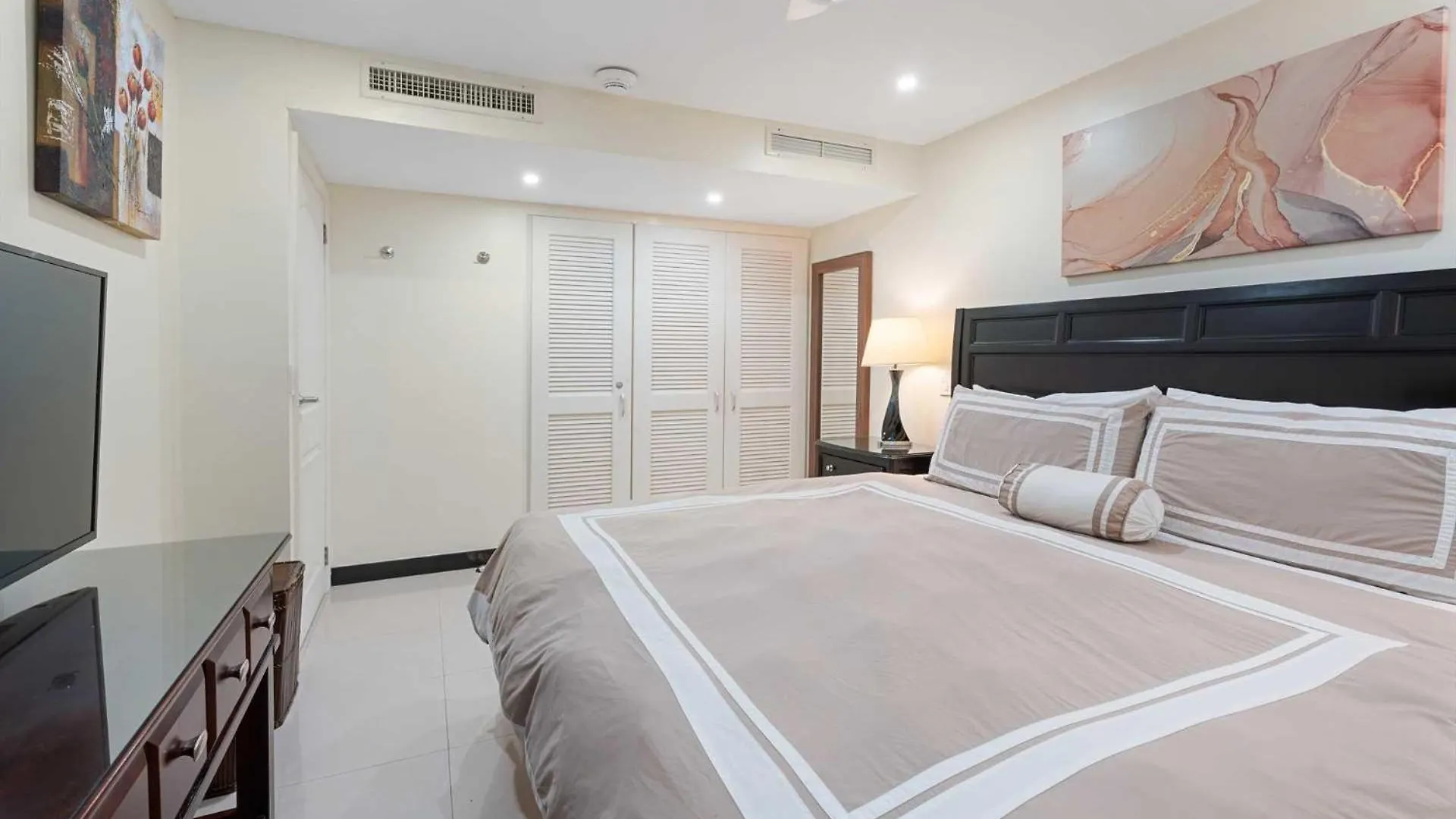 Beachfront - Emerald View 1Br Condo - P314 Palm Beach Aruba